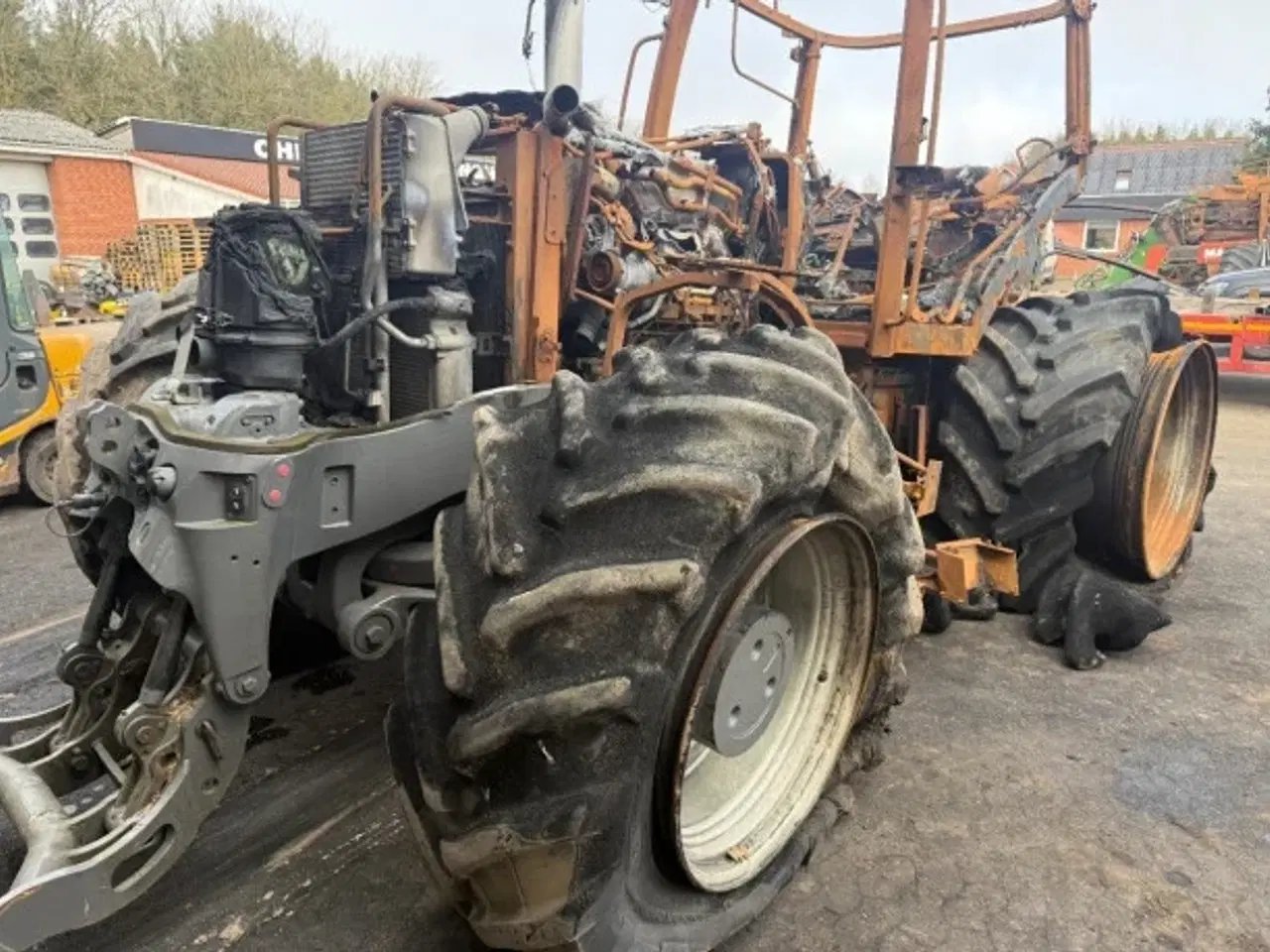 Billede 1 - Valtra S394 Sælges i dele/For parts
