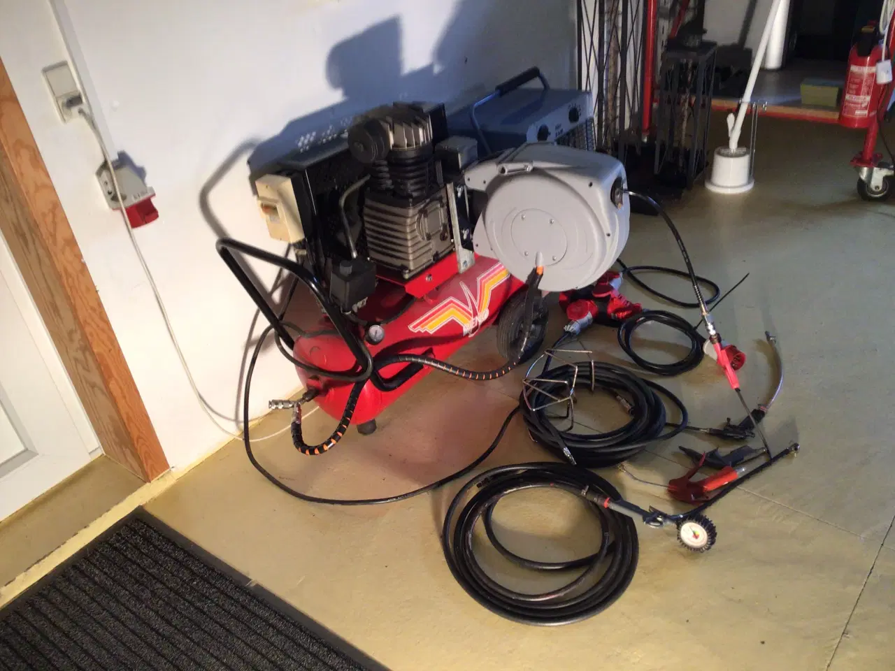 Billede 1 - RENO kompressor og 9kw varmeblæser