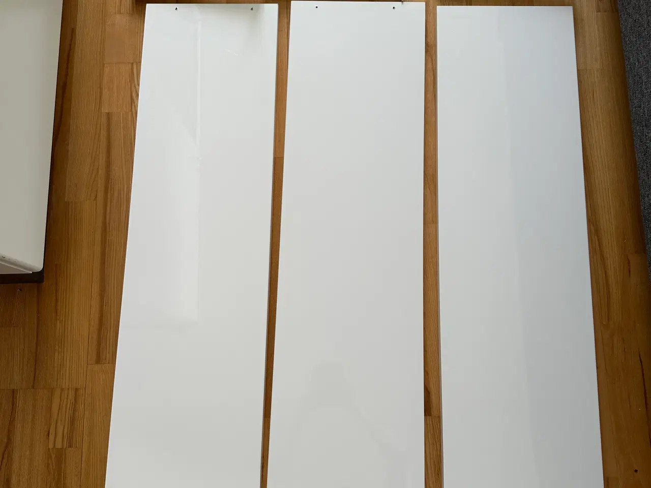 Billede 2 - Hvide hylder fra Ikea. 3 stk. 75kr pr.stk