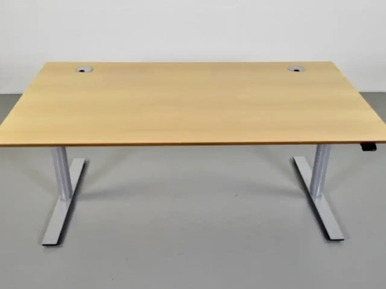 Billede 1 - Hæve-/sænkebord med plade i bøg og på grå stel