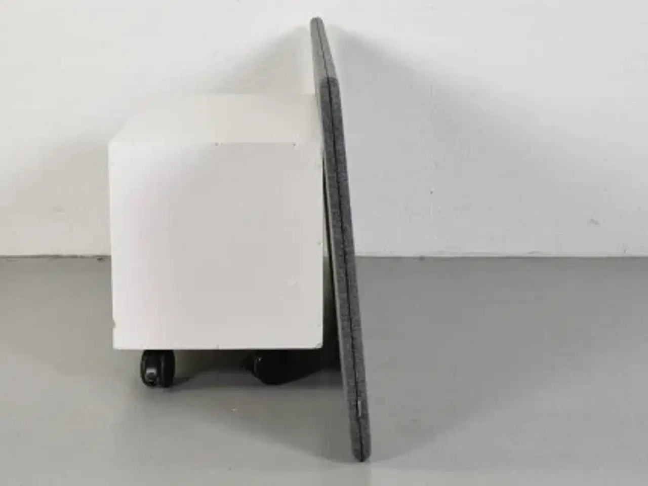 Billede 2 - Abstracta softline 30 bordskærm i grå 160x65x3 cm., med beslag
