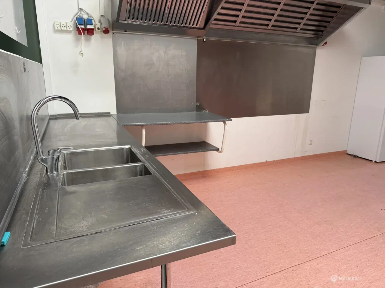 Billede 2 - Lokale med industrikøkken