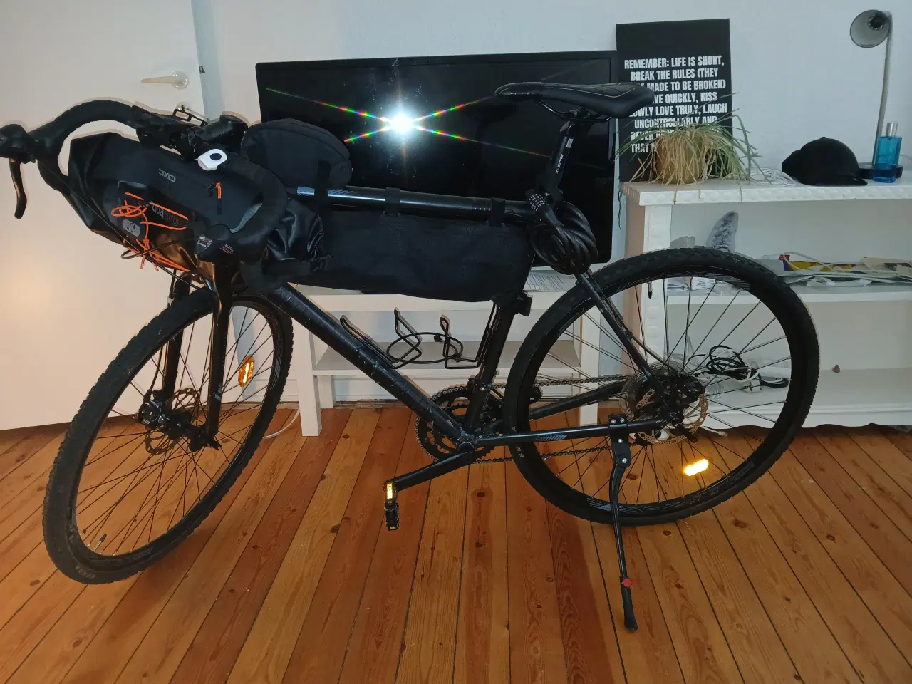 Billede 1 - 28" Cross cykel 14 gear 57 cm matsort +extraudstyr