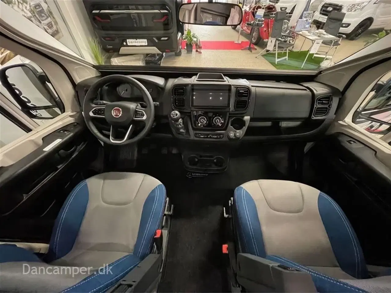 Billede 15 - 2024 - Chausson X550   Nedsat kr. 100.000,- Top moderne kvalitets-autocamper. Med stor Lounge og siddegruppe, sænkeseng,