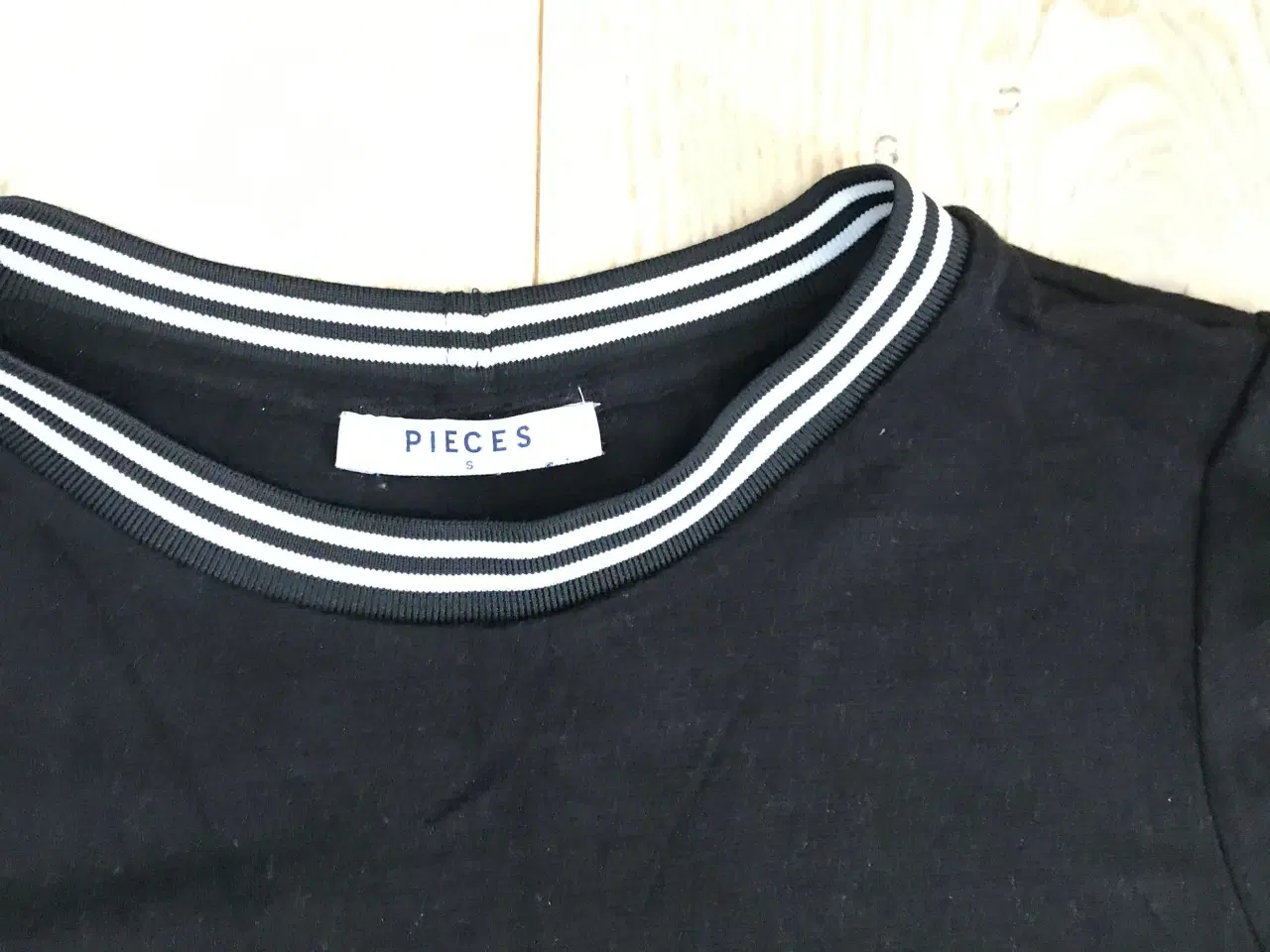 Billede 5 - 2 t-shirts fra Pieces strl s