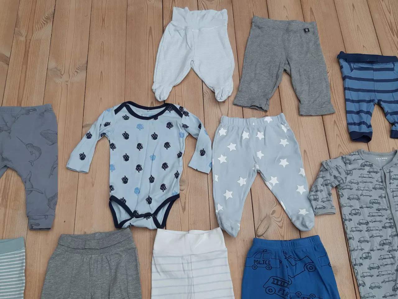 Billede 2 - BABY str 50, 56 og 62 - tøj og sko 