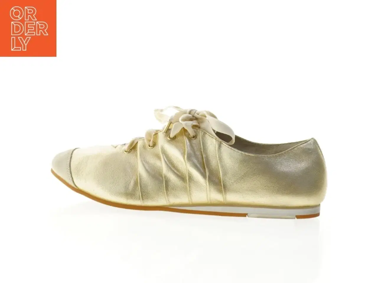 Billede 1 - Gyldne sko med bånd fra Diesel (str. 40)