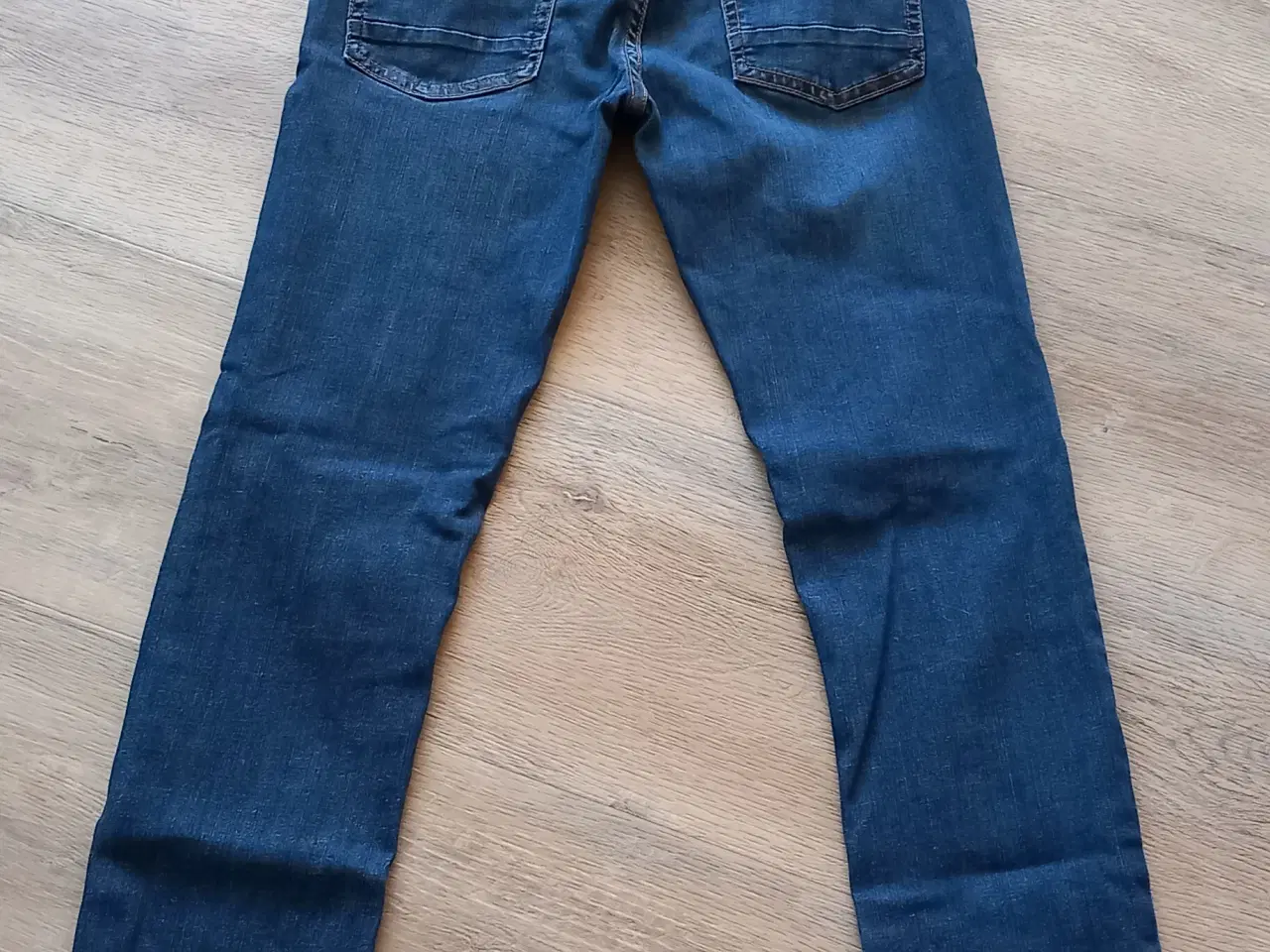 Billede 3 - Jeans str 152