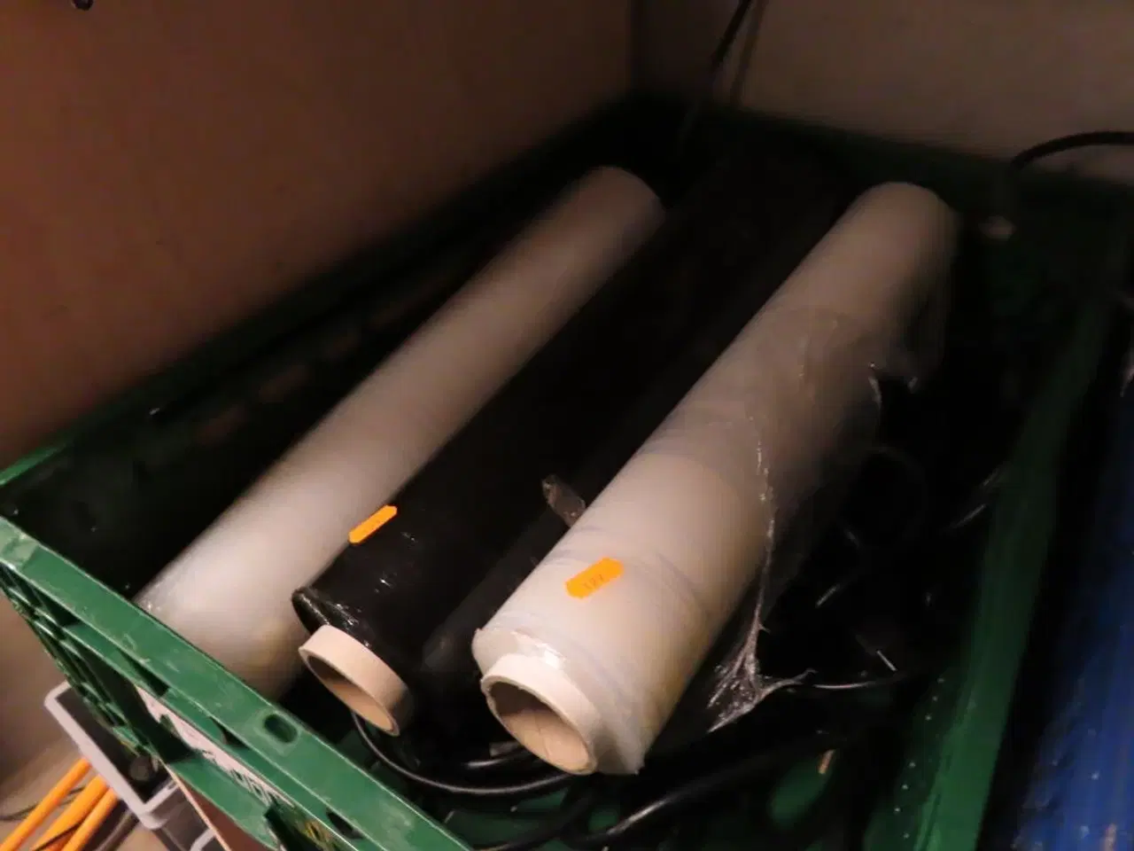 Billede 8 - Film, ledninger samt kabelskinner