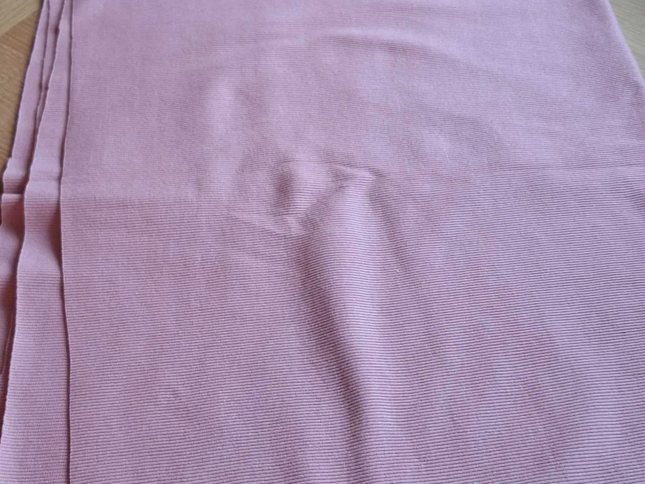 Billede 2 - Ribstrikket stof