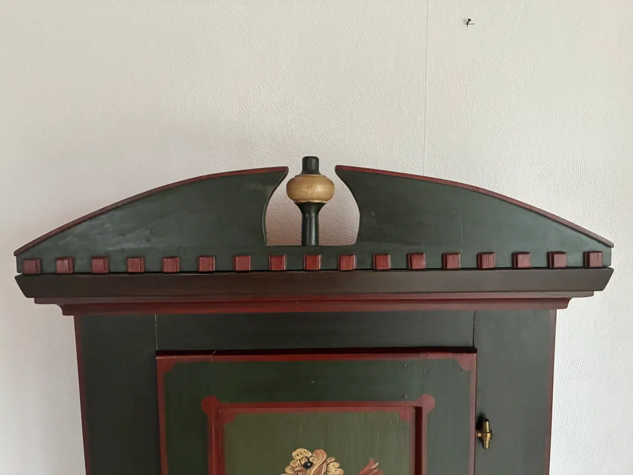 Billede 6 - Nydeligt ældre tobaksskab