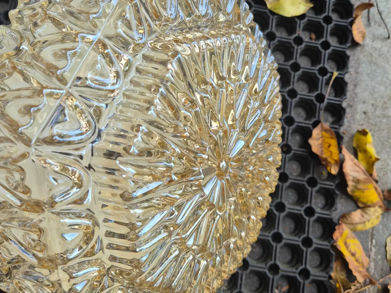Billede 16 - Stor lampe i messing og gyldent glas 
