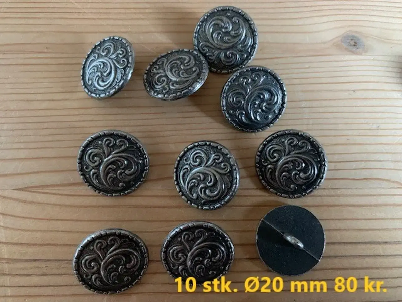 Billede 4 - Knapper i tin - NYE