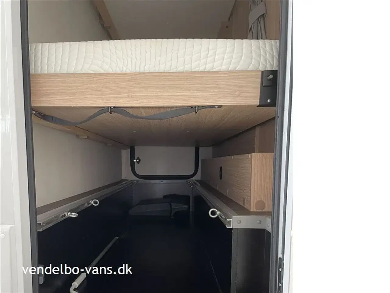 Billede 8 - 2019 - SunLight A 68   EN EJERS - Praktisk familecamper med køjer, 6 sele -og sovepladser - variabel garage