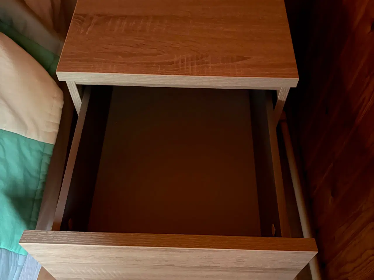 Billede 1 - Natbord til seng