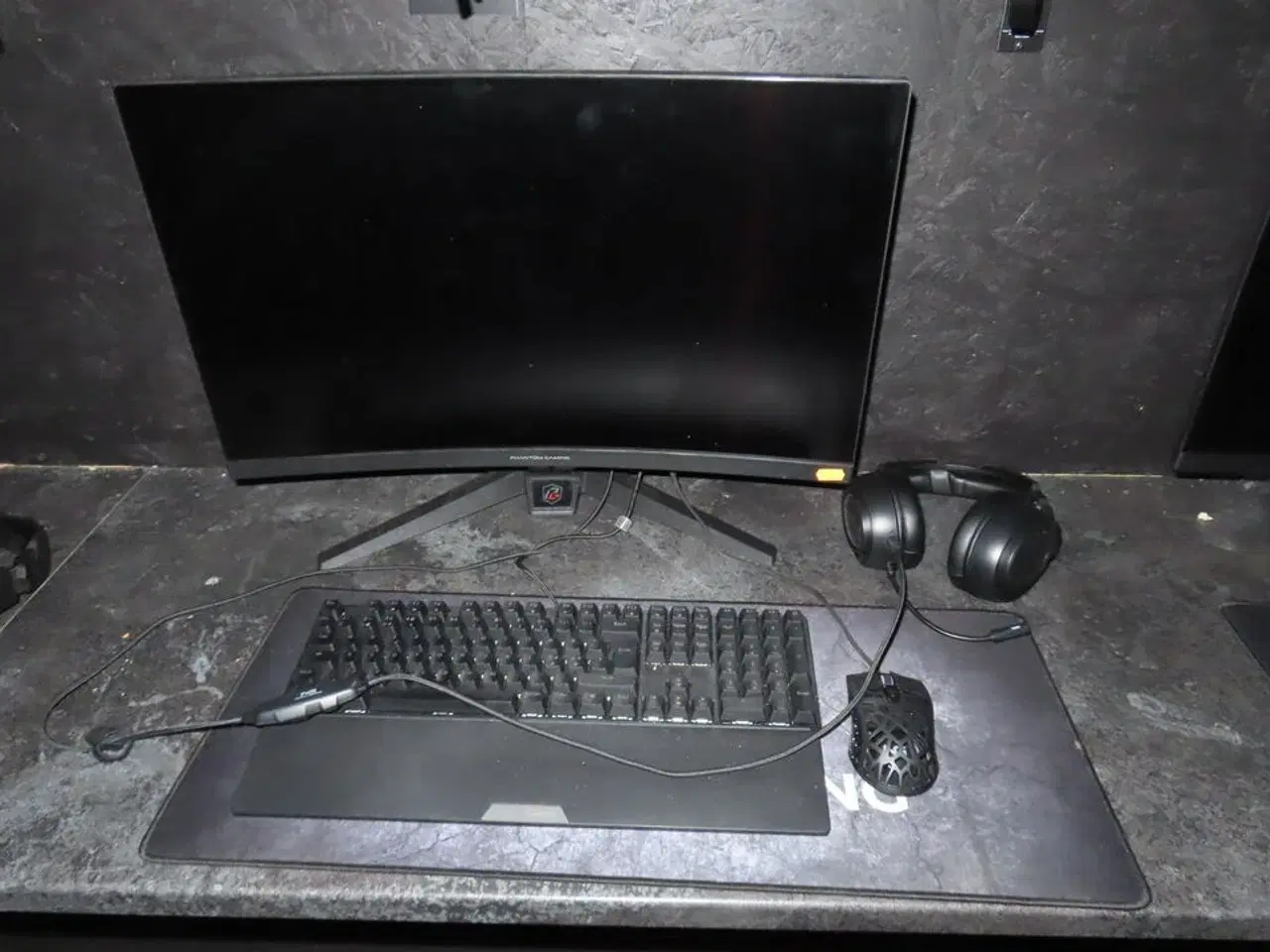 Billede 1 - 27" curved gaming monitor, ASROCK PHANTOM GAMING pg27f15rs1a