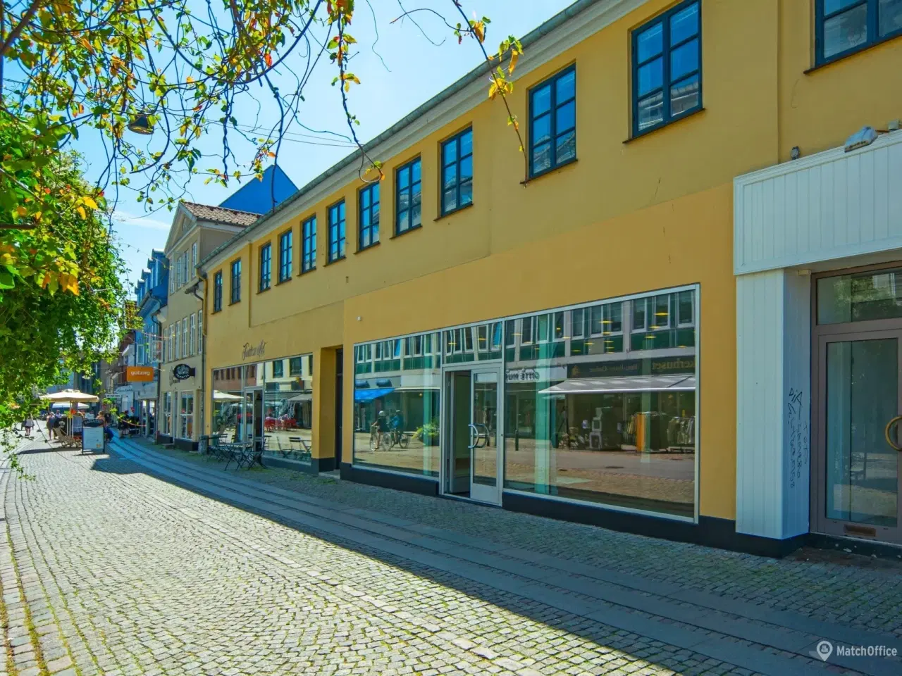 Billede 1 - Særdeles synligt lejemål med bred facade midt i gå-gaden