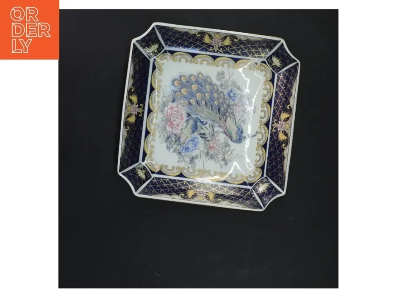 Billede 3 - Porcelænsfad med påfuglemotiv (str. 20x20 cm)