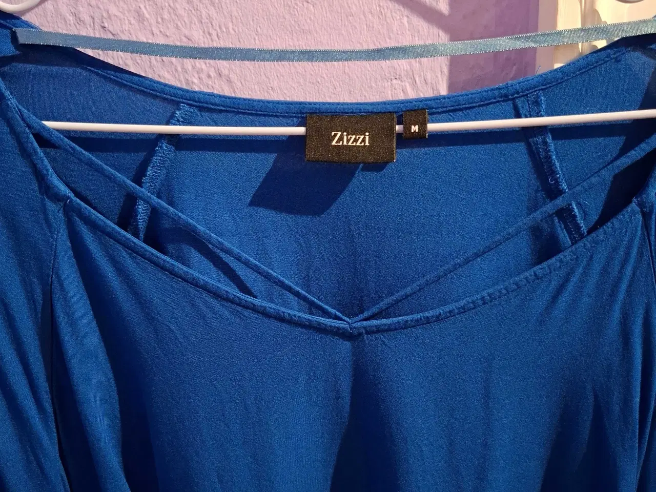 Billede 4 - Blå t-shirt fra Zizzi