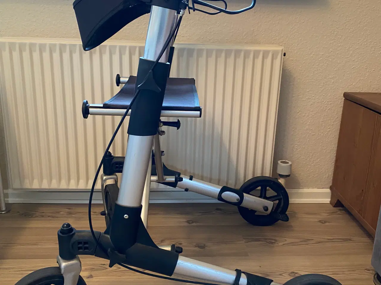 Billede 4 - Letvægts sammenklappelig rollator