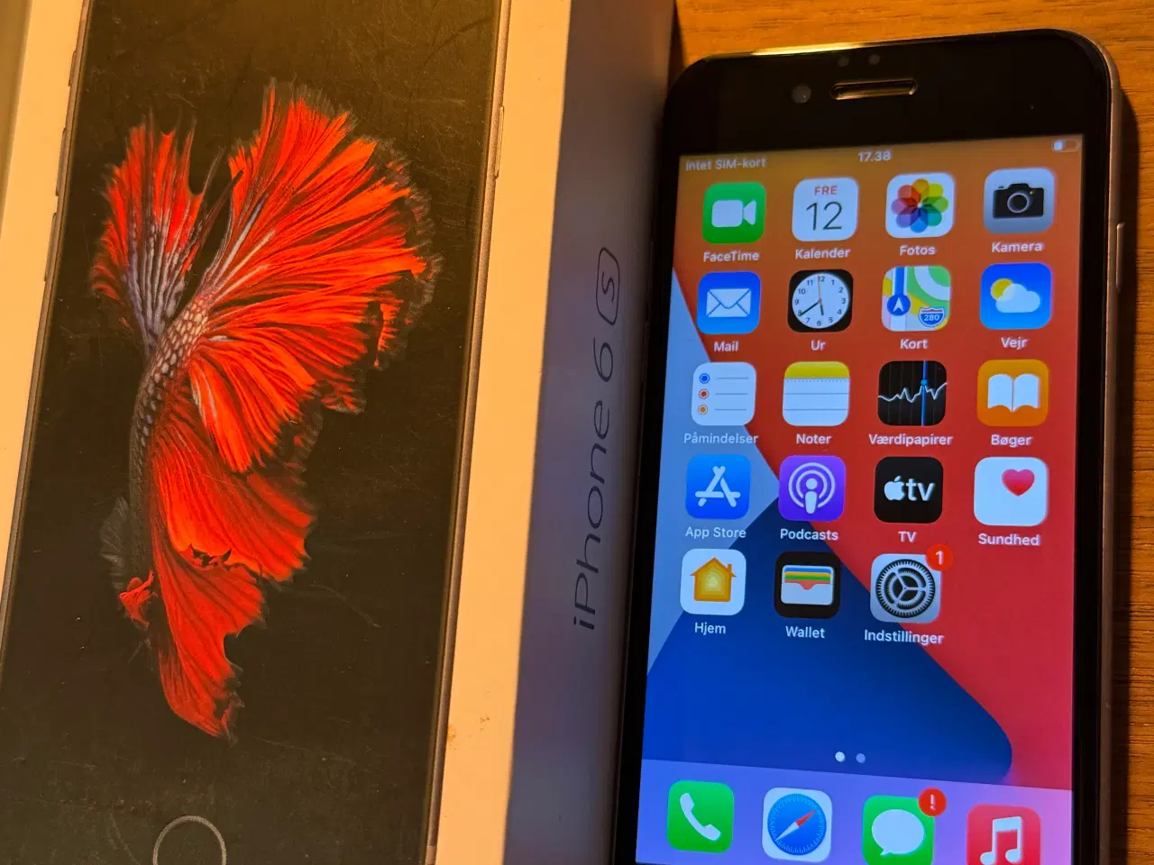 Billede 3 - Jeg sælger en iPhone 6s – 64GB i sort. 