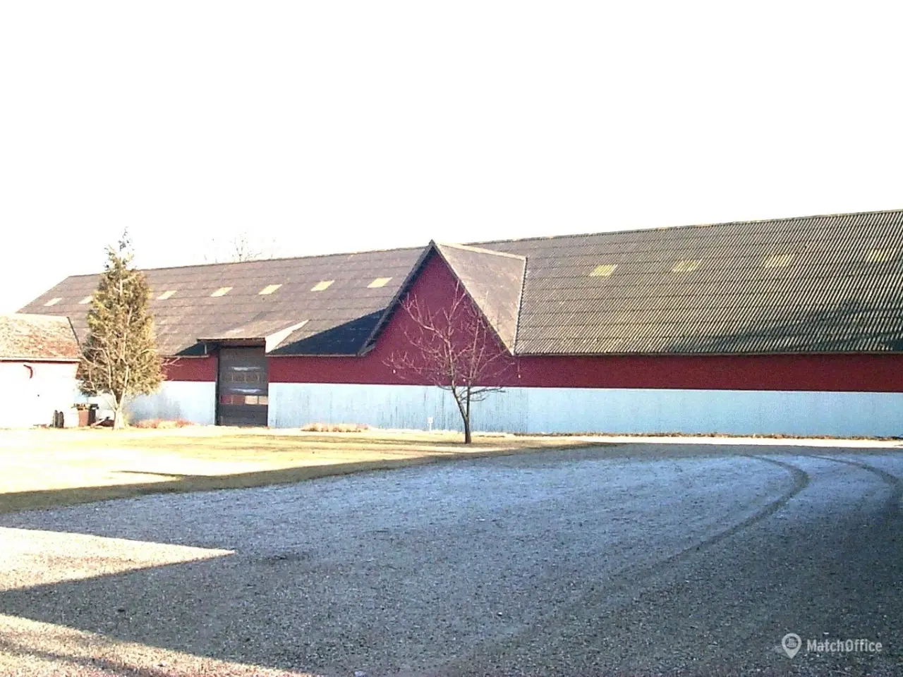 Billede 1 - Lager (1.050m2) med lille kontor/administrationslokale (12 m2) - Kan evt. opdeles.