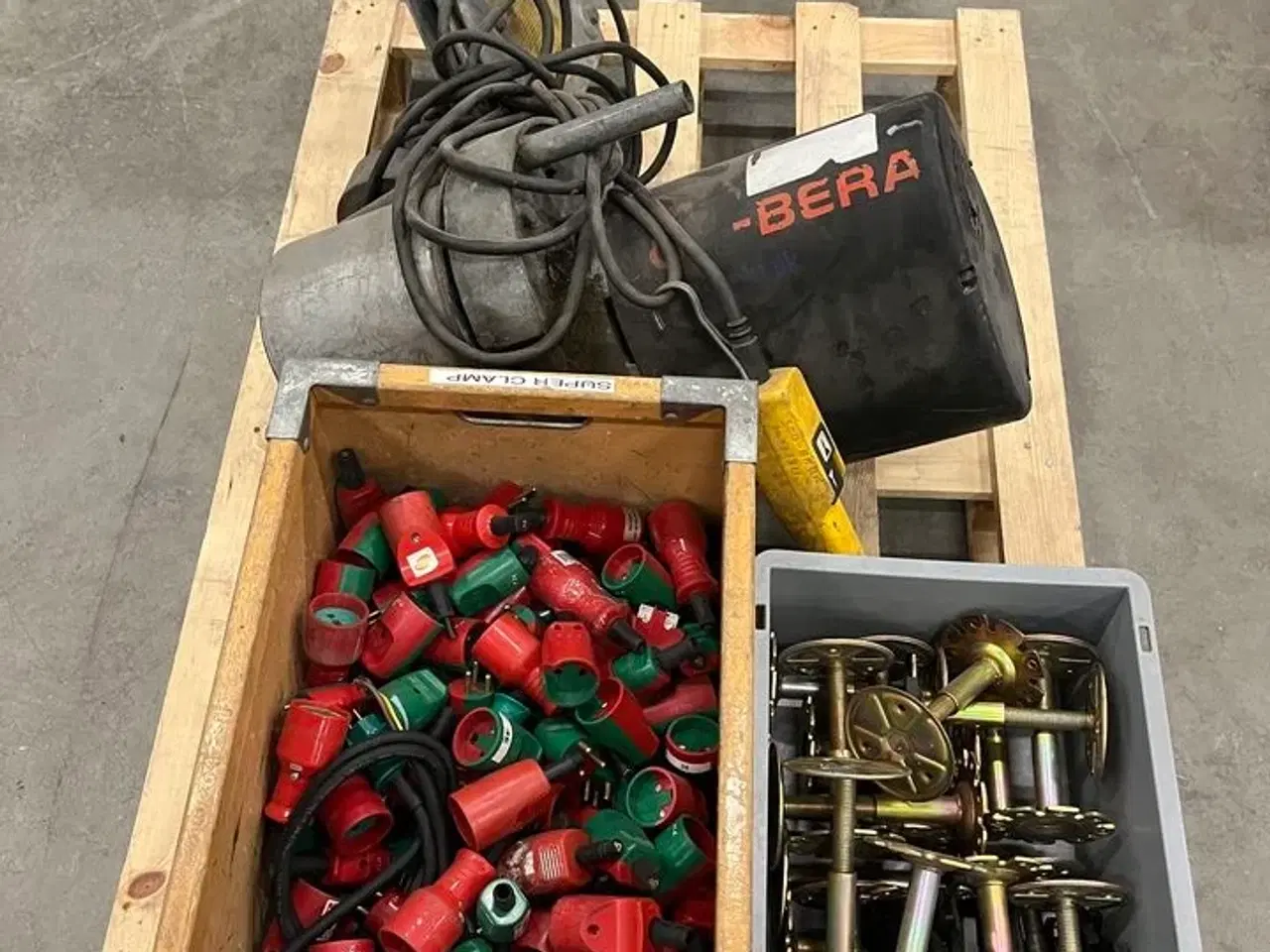 Billede 1 - Motor hejs, div 230v stik, gulv konsoller