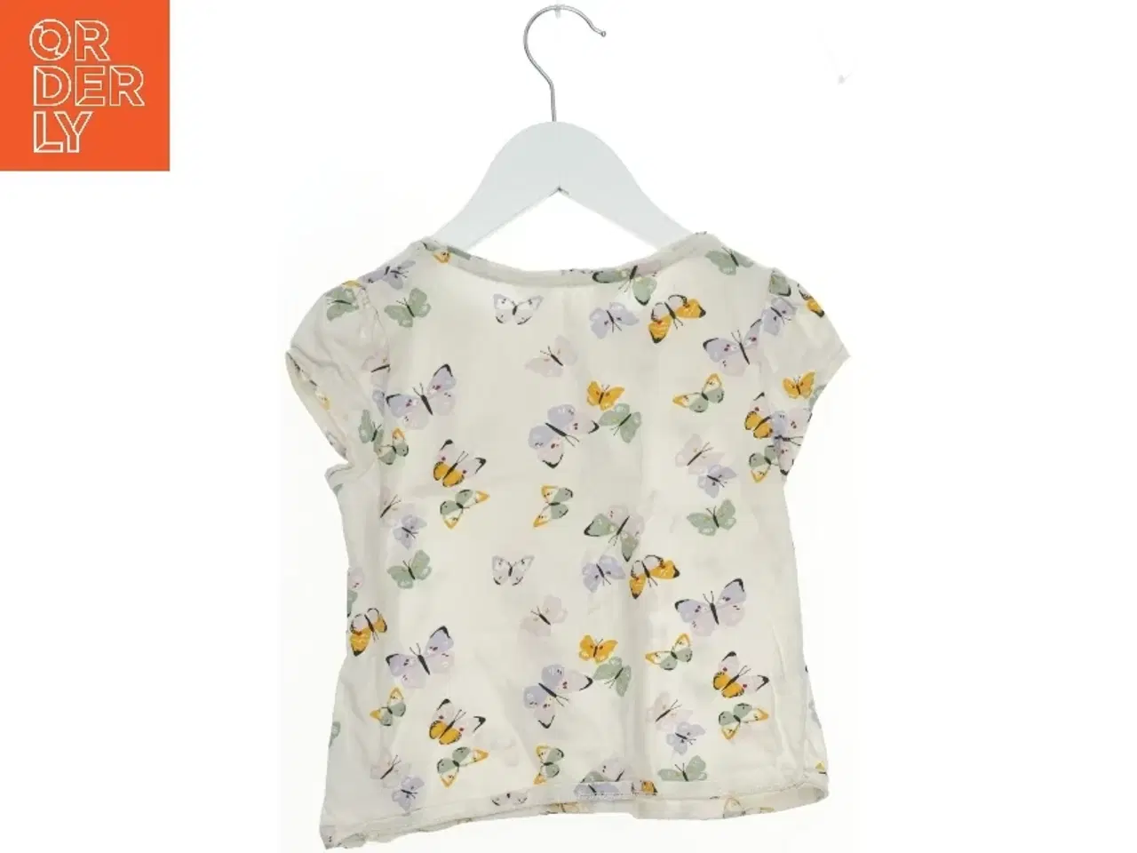 Billede 2 - Kortærmet t-shirt med sommerfuglemønster fra H&M (str. 128)