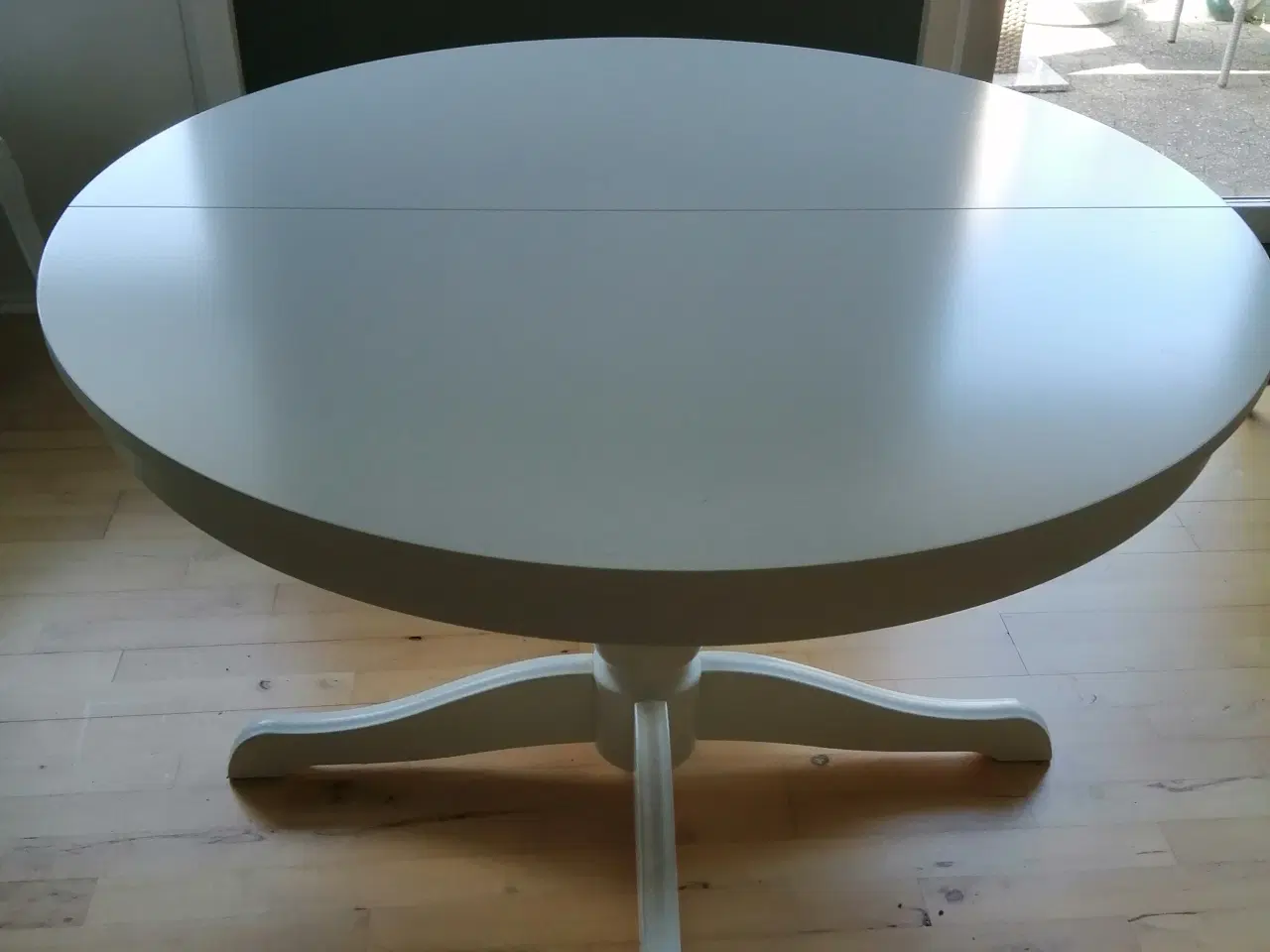 Billede 7 - Rundt hvidt Spisebord M/udtræk