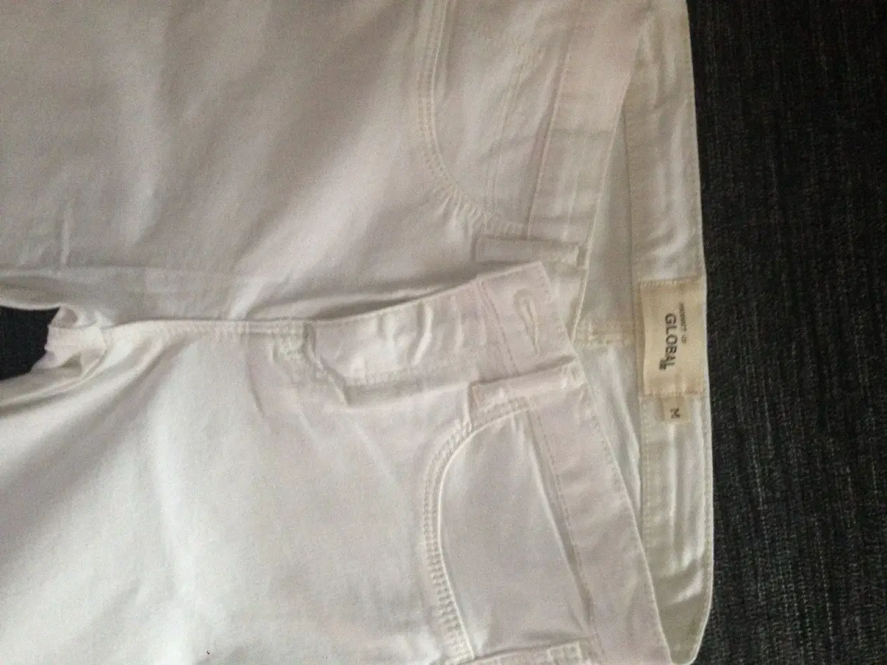 Billede 3 - Helt nye hvide bukser