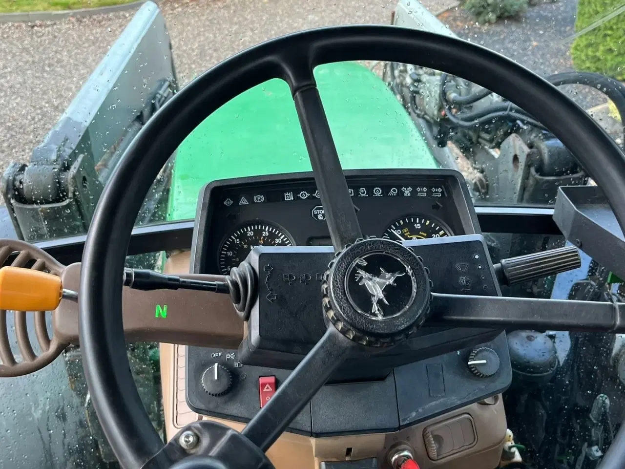 Billede 10 - John Deere 6506 Med frontlæsser og vendegear ved rattet samt nye fordæk