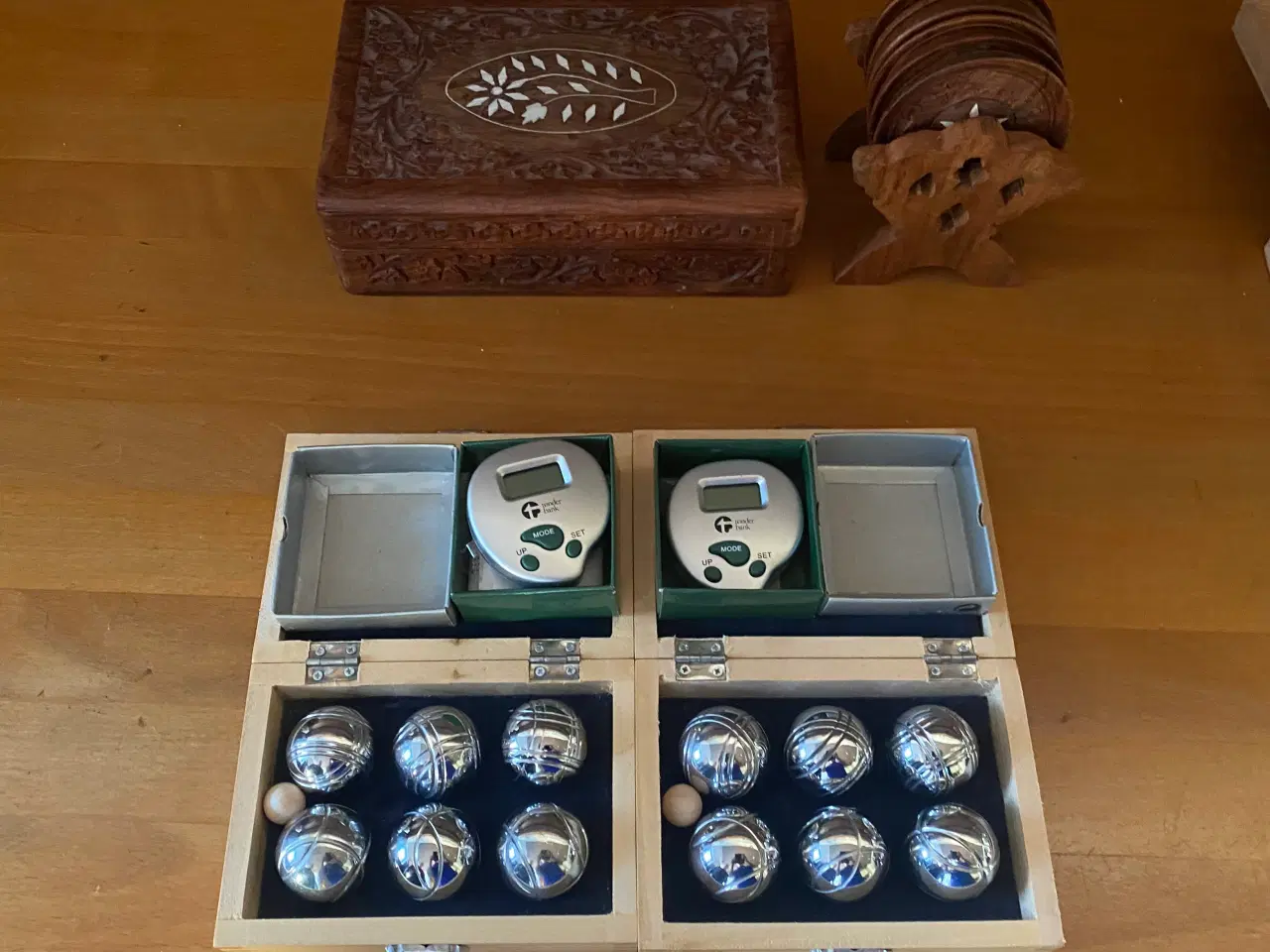 Billede 1 - TRÆ Smykkeskrin +6 flaskebakker + 2mini, kr. 110,-