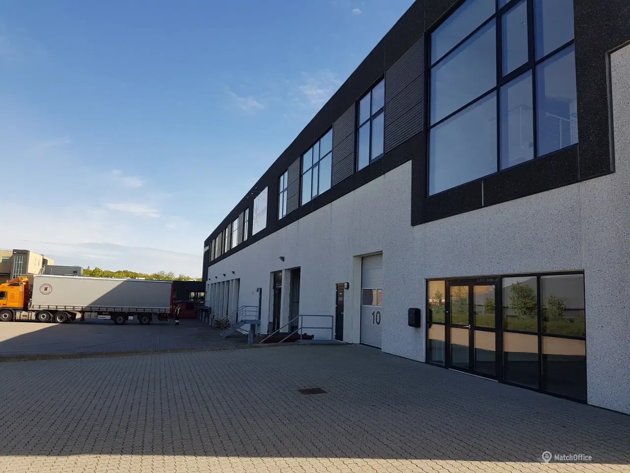 Billede 2 - 1.700 m2 lager samt 550 m2 kontor