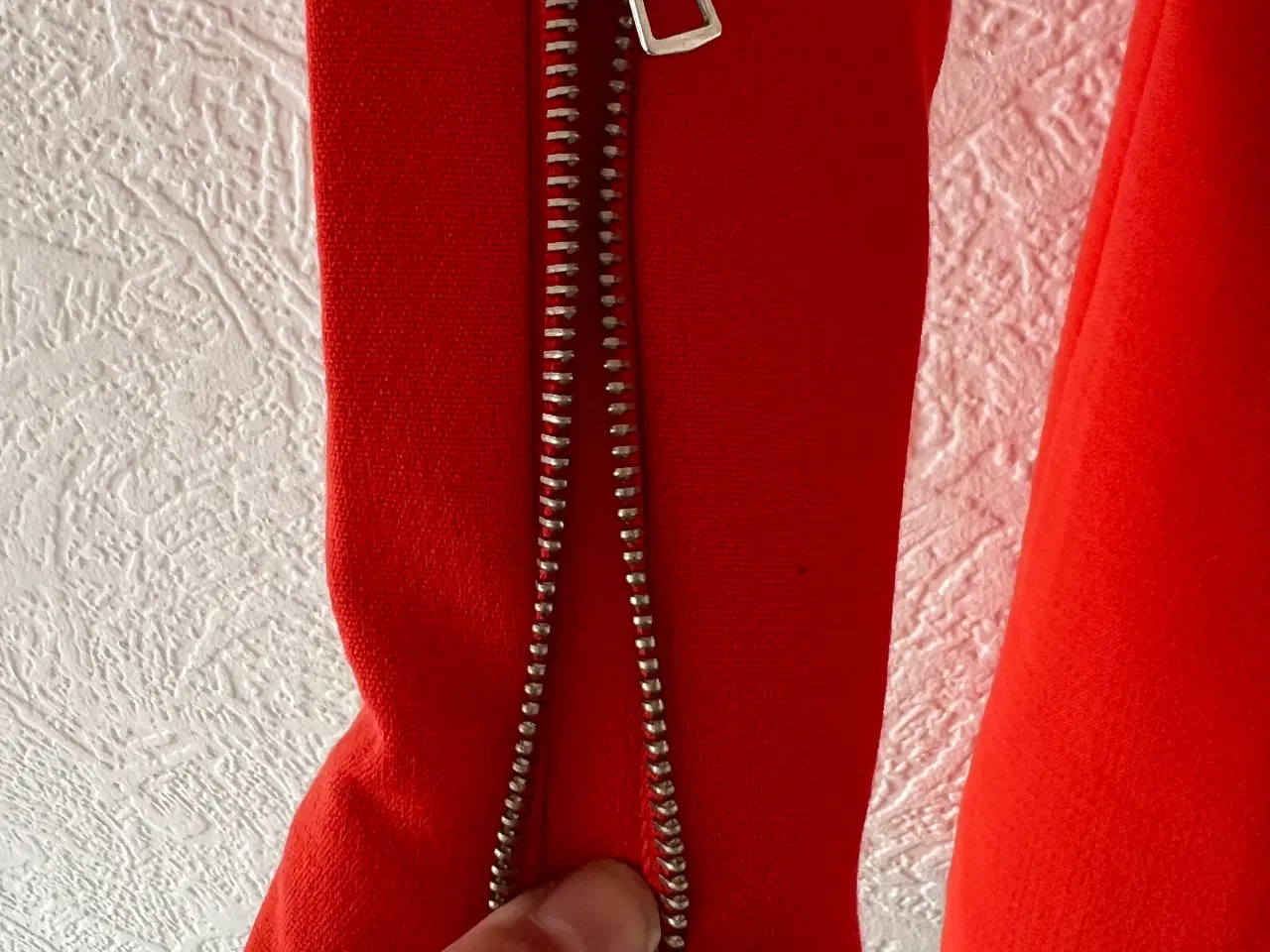 Billede 3 - Rød Jakke fra Jacqueline de Yong.