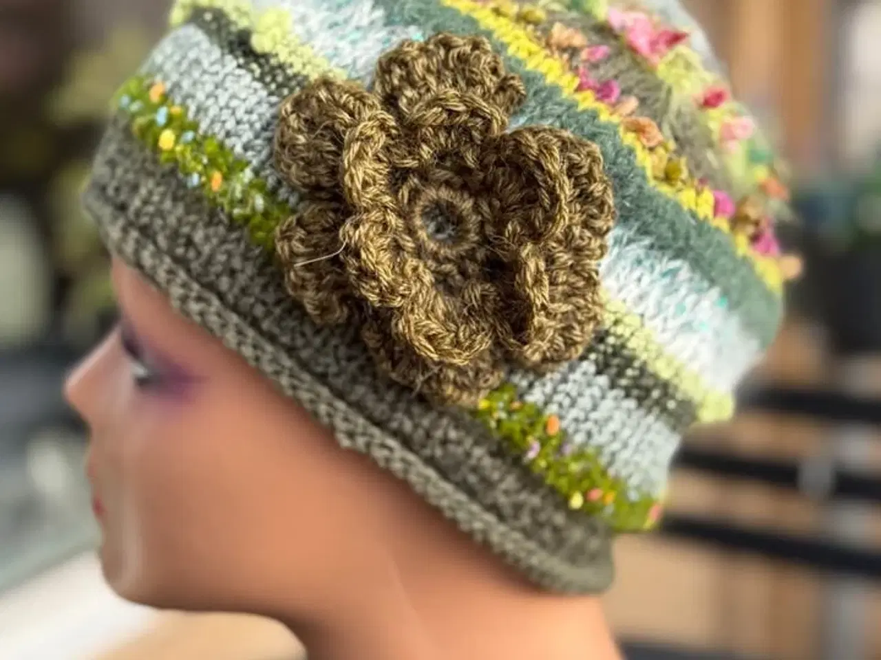 Billede 17 - Unikke huer, skabt af restegarn og fantasi