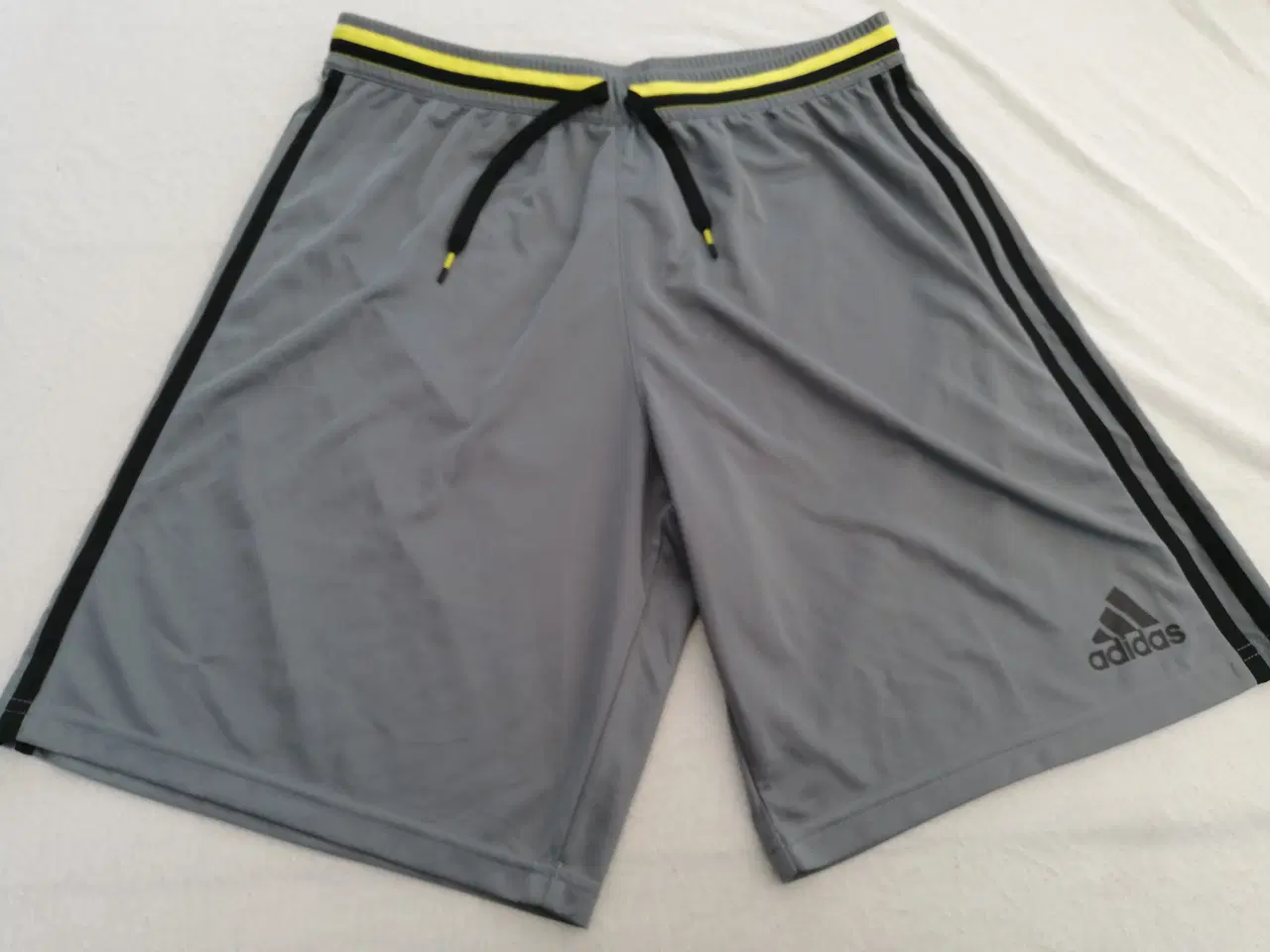 Billede 1 - Shorts, Adidas, Str L