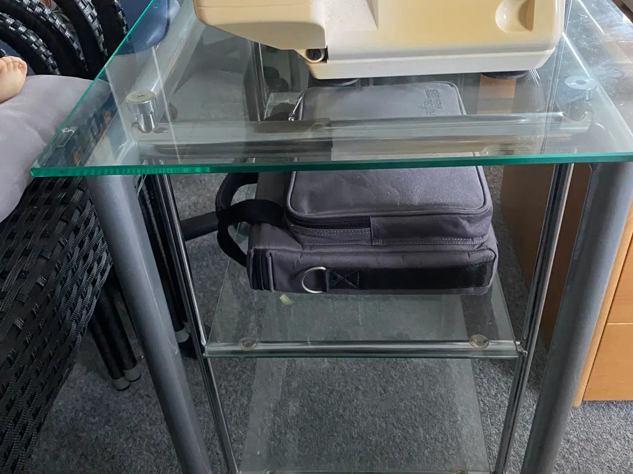 Billede 1 - glas tv bord