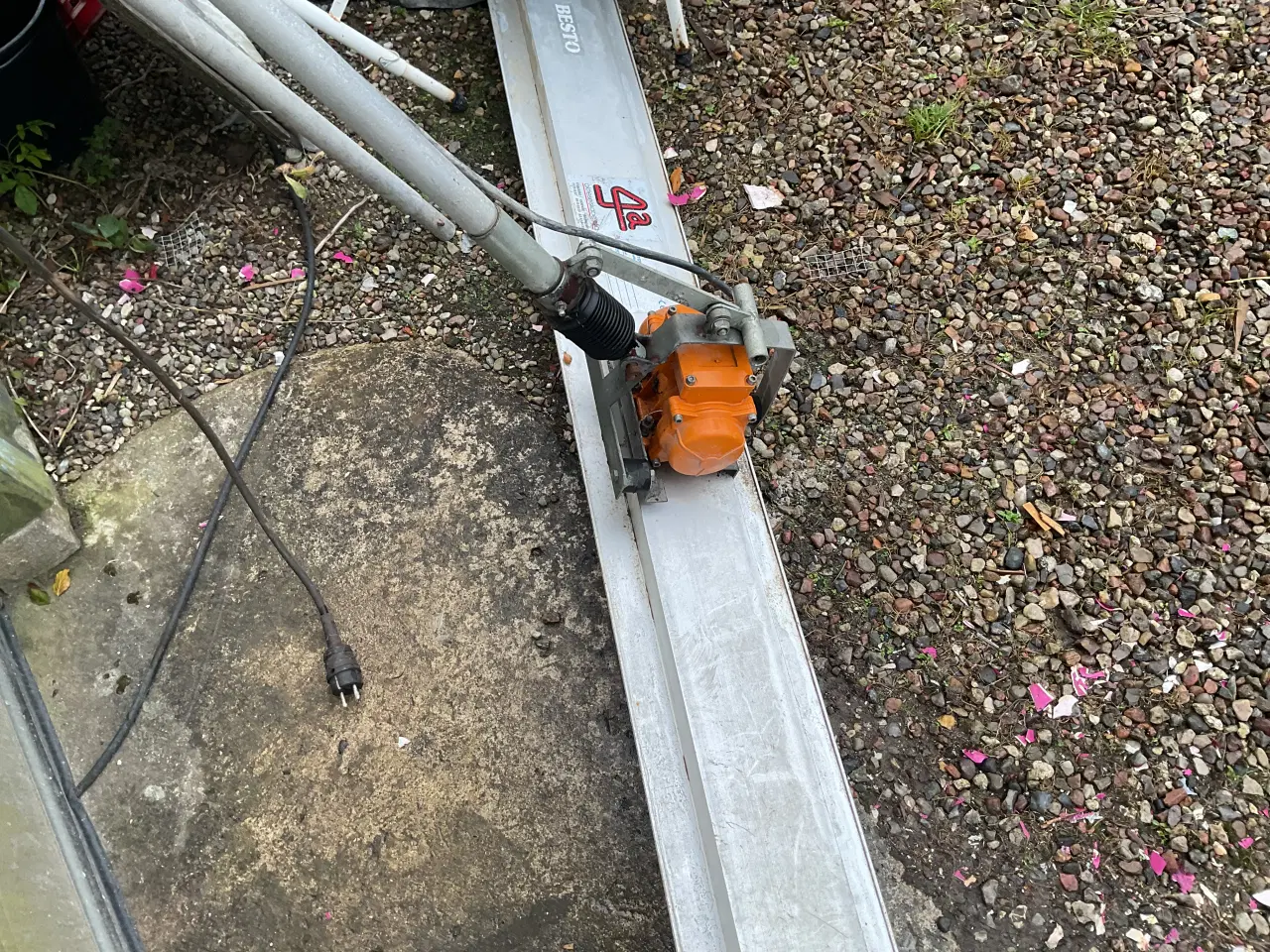 Billede 2 - Betonafretter med vibrator