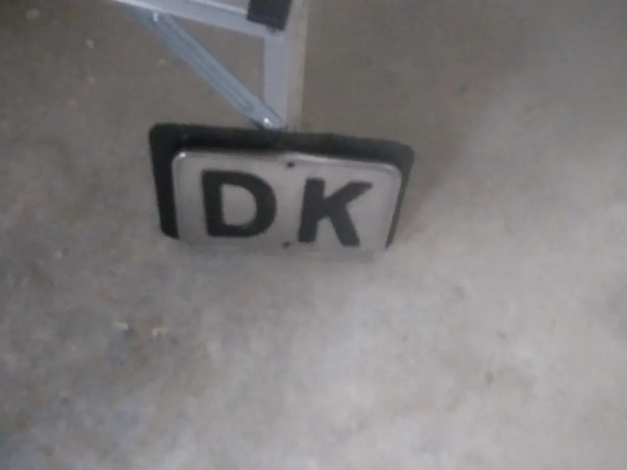Billede 2 - DK bilskilt i metal