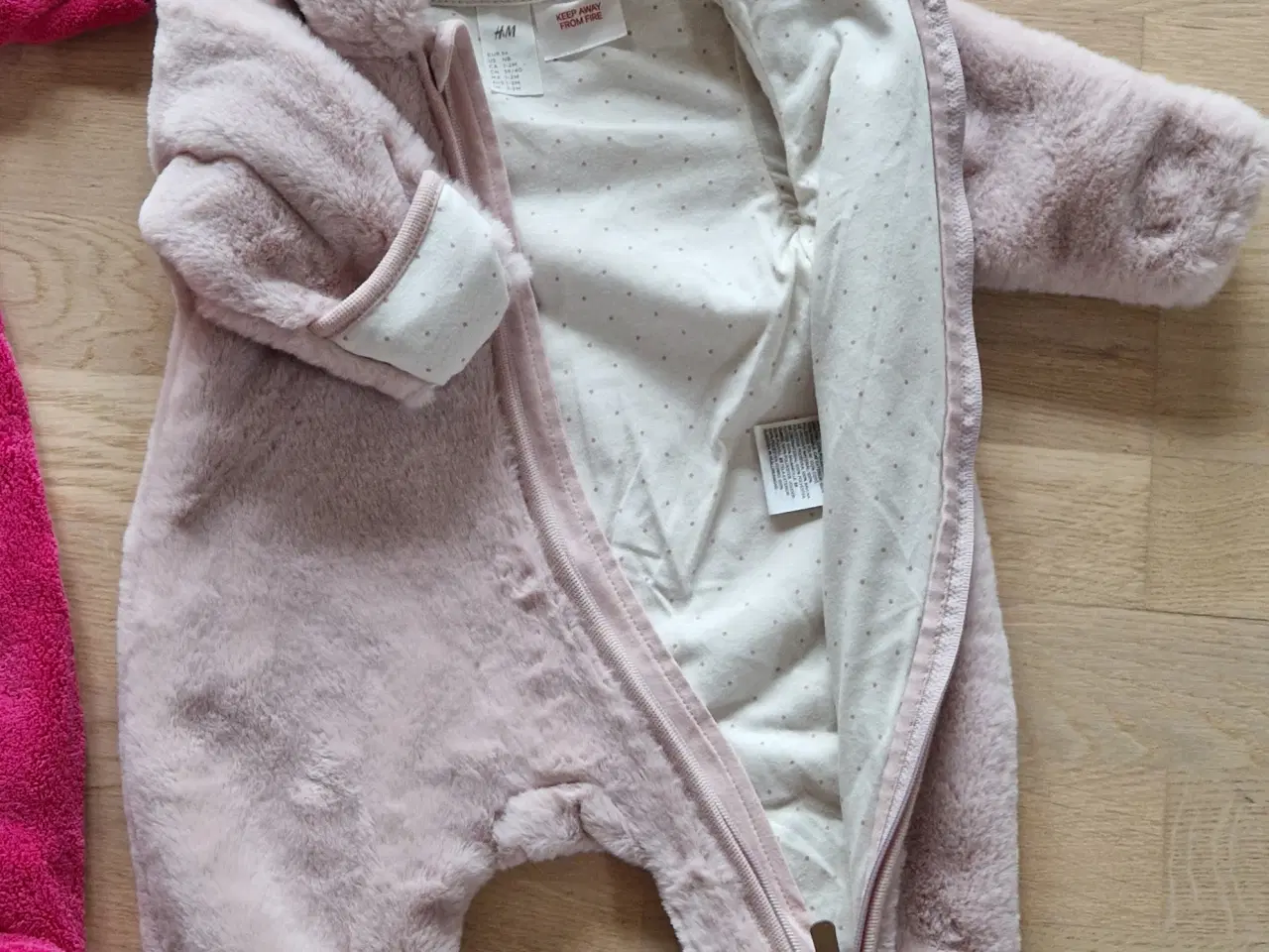 Billede 4 - Heldragter sælges 