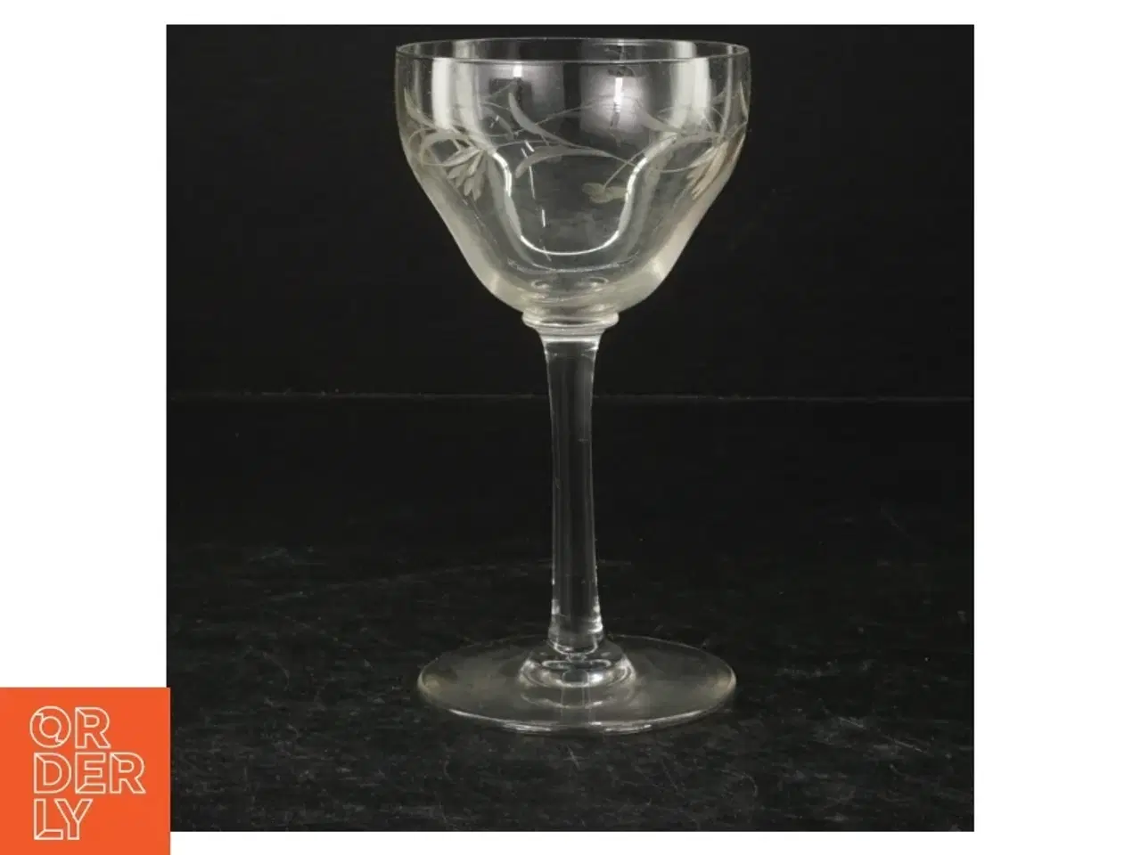 Billede 4 - Graverede vinglas (str. 16 cm. og. 15 cm. og. 12 cm)