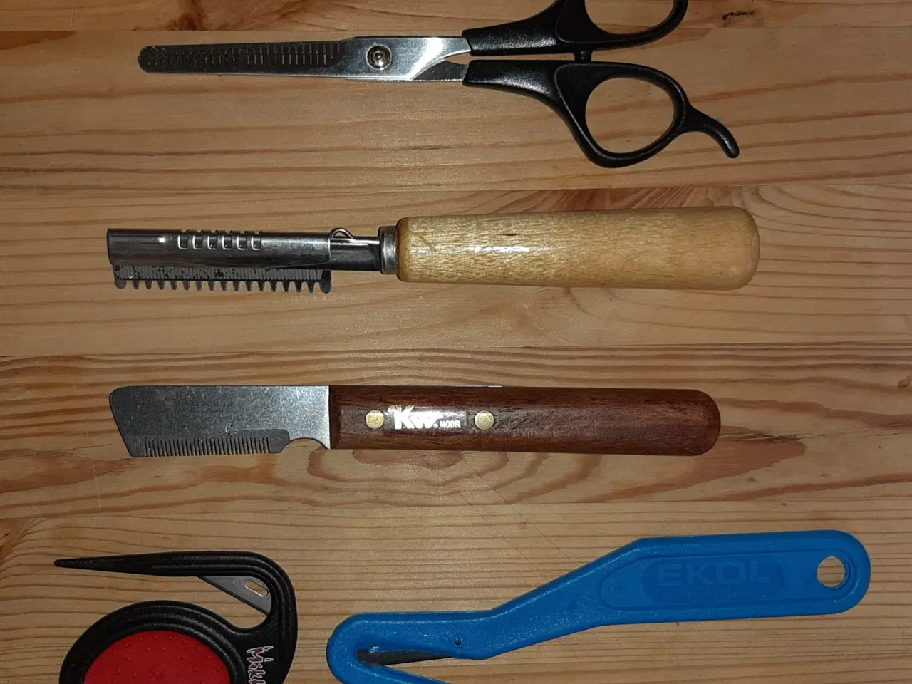 Billede 2 - Div. hundeudstyr, trimmerknive, udtyndersaks m.m.