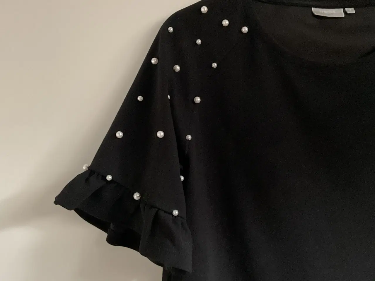 Billede 3 - Franca bluse med perler og lille ærme, str. M.