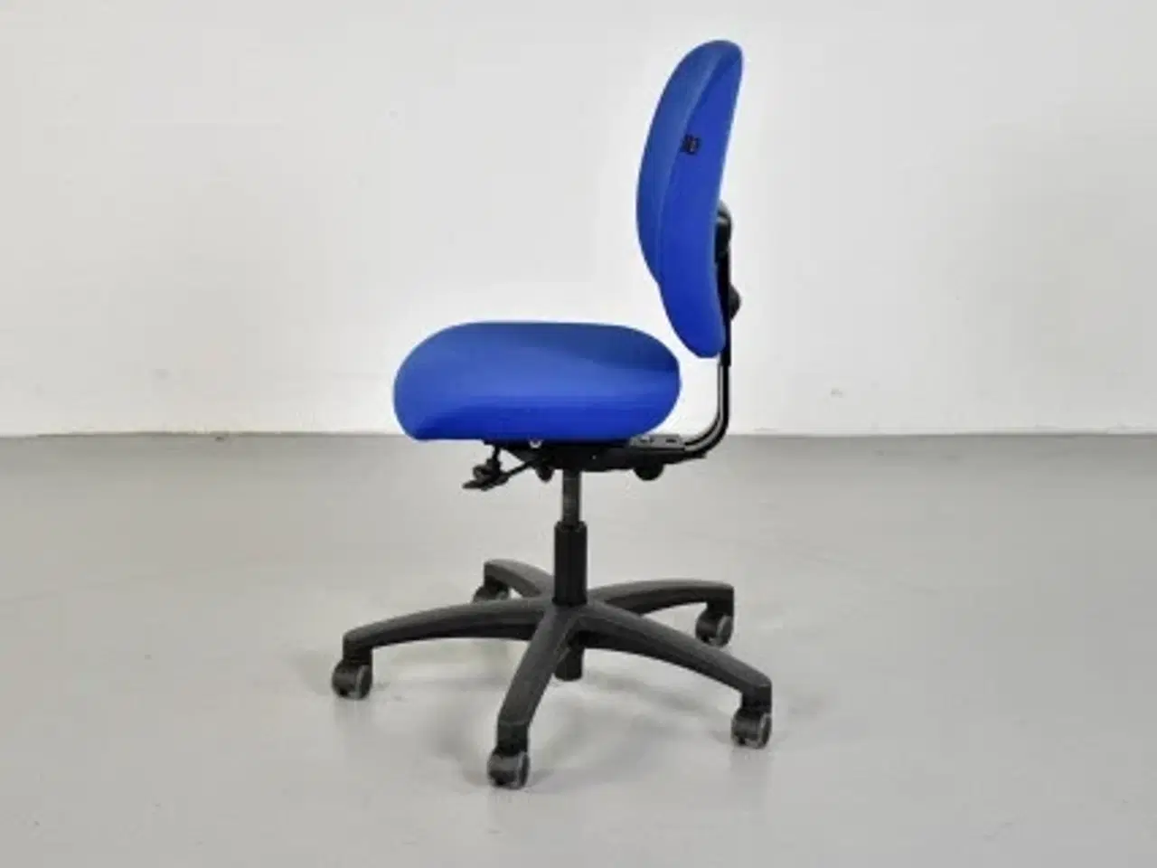 Billede 2 - Savo kontorstol med blåt polster og sort stel