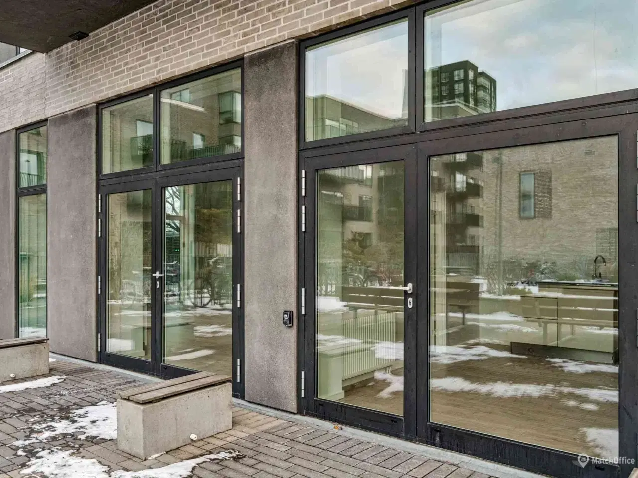 Billede 1 - Velbeliggende og lyst butikslokale på Amager Strandvej