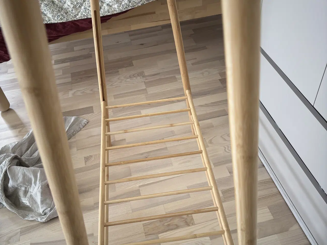 Billede 2 - Flot tøjstativ i bambus