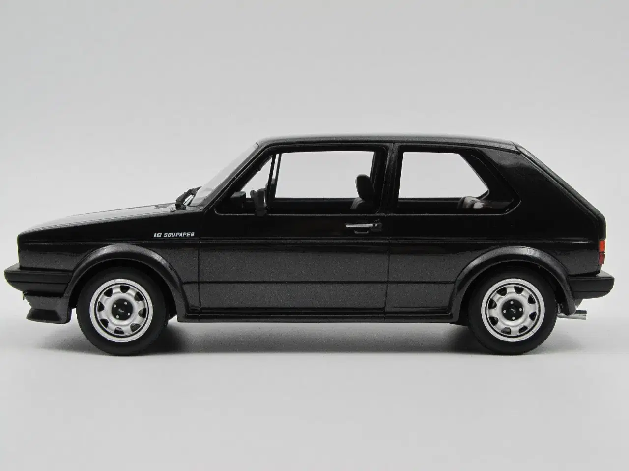 Billede 2 - 1983 VW Golf 1 GTI 16S 1:18 - Limited Edition