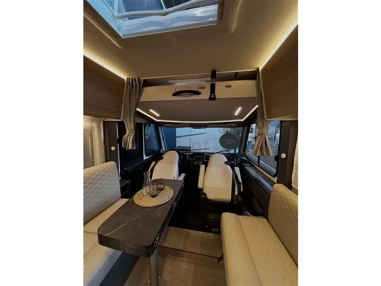 Billede 4 - 2026 - Etrusco I 7400 SBC Scandic Edition   Etrusco by Hymer er Italiensk Elegance og Komfort fra Hinshøj Caravan