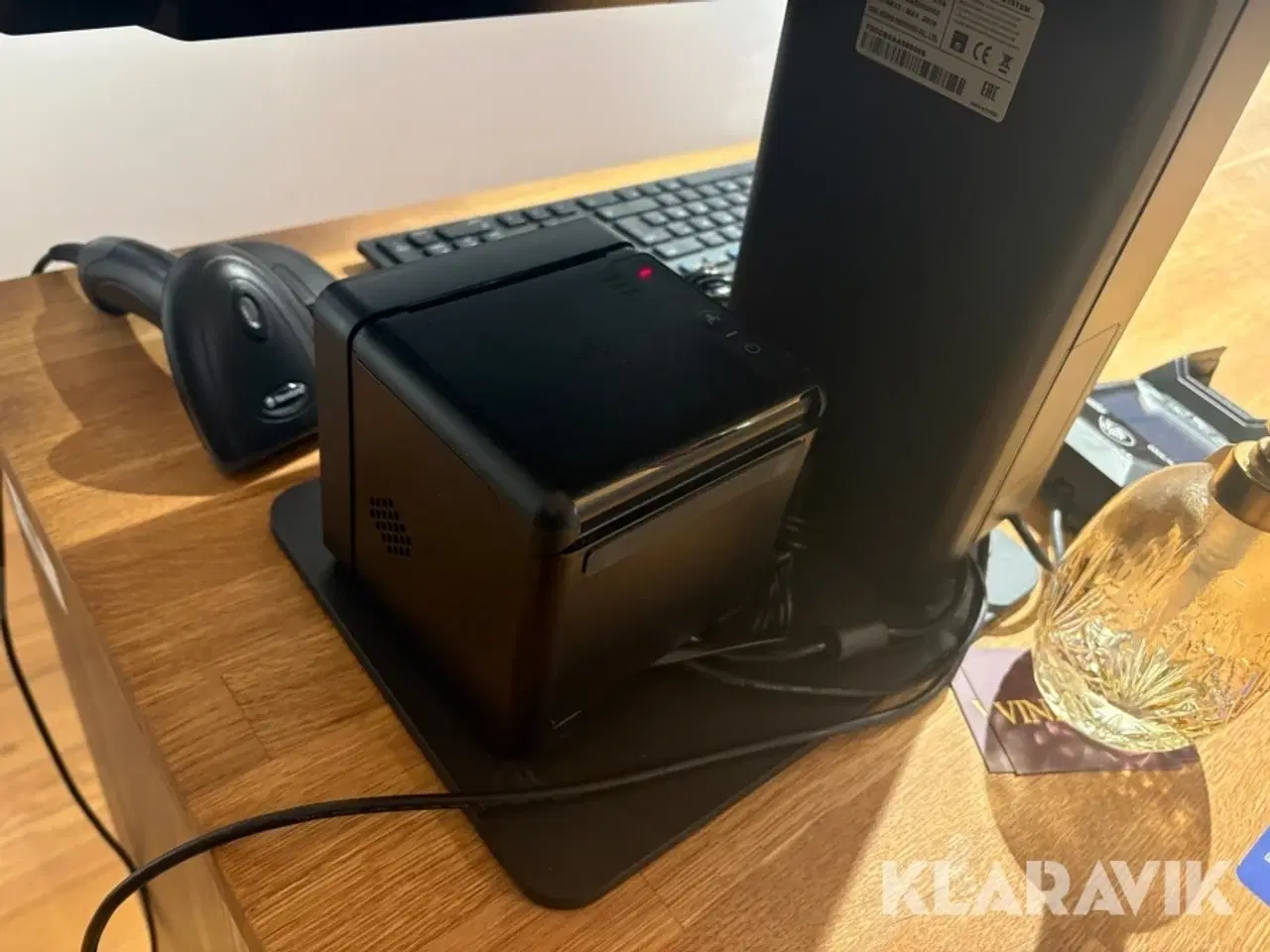 Billede 6 - Butiksinventat - kasseapparat, disk og indskudsborde