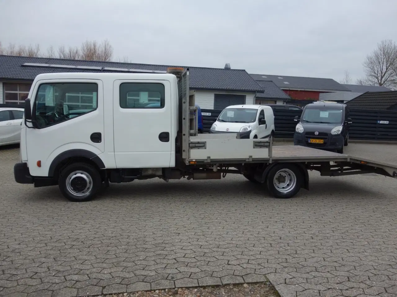 Billede 3 - Nissan Cabstar 2,5 D 35.14 Db.Kab m/lad Comfort 3400